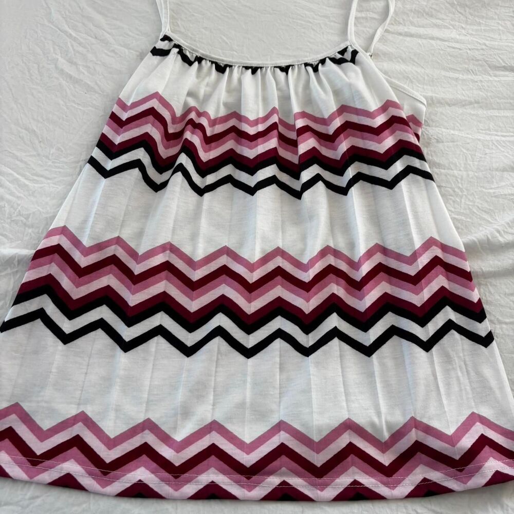 BOUTIQUE Chevron White Red Maroon Scoop Neck Women's Blouse Work Small Tank Top